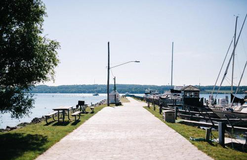 Suttons Bay Waterfront - Foto 17