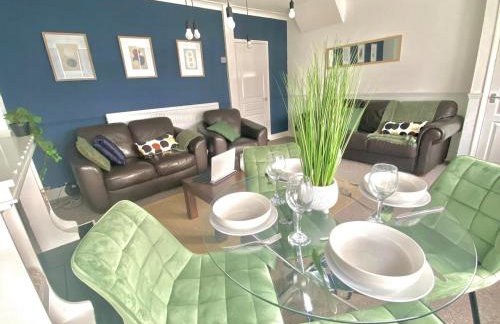 Stylish 4BR Home - Free WiFi -Ideal for Contractors - Foto 13