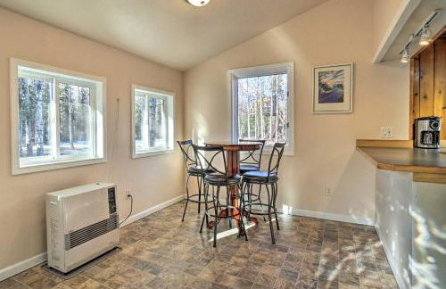 Peaceful Mountain-View Home - Walk to Kenai Lake! - Foto 8