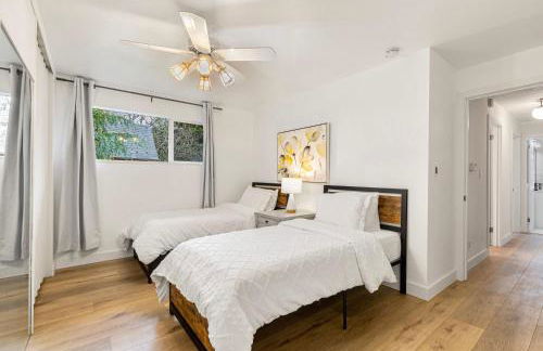 Spacious Mid Century Modern Sunroom Rambler - Foto 29