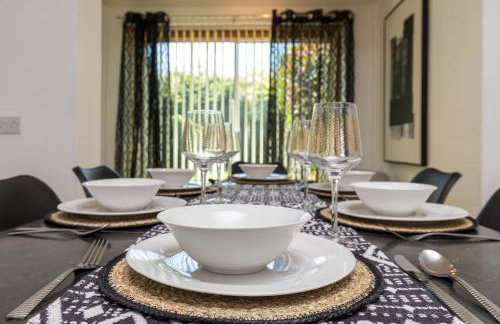 Findon House Spacious 3 bedroom, contractor, relocations friendly,10mins from GATWICK Airport, free parking, WIFI, garden, CRAWLEY - Photo 25