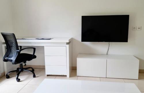 T2 Paris Disneyland Jardin Parking - Foto 21