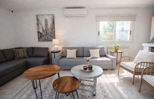 2 Private Abodes in One Magnificent Villa! - Foto 3