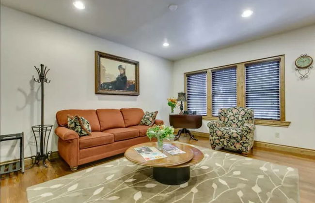 Evie's apartment - Photo 42