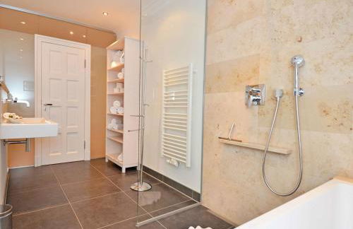 Villa Paula - WG03 strandnah mit Kamin, Terrasse, Balkon - Photo 32