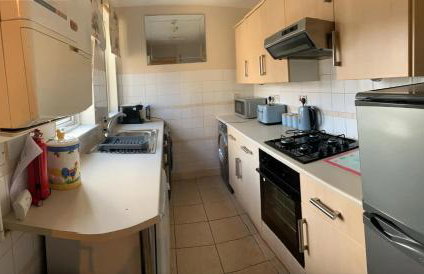 Spacious 2-Level Home by the Beach & Transport - Foto 23