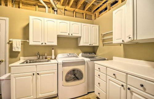 Waterfront Retreat with Dock, Pool and Jet Skis - Foto 43