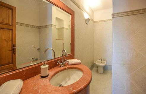 5 Bedroom Amazing Home In Fabbiano - Foto 28