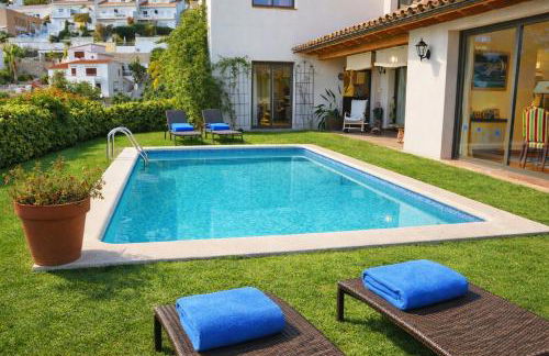 Villa Sitges Julia Vista Espectacular 2 k m s de la Playa Comoda & Area Tranquila Amplitud interior y plana - Photo 5