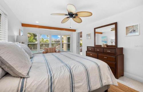 Private Village Home with Heated pool & spa with private front courtyard - Photo 62