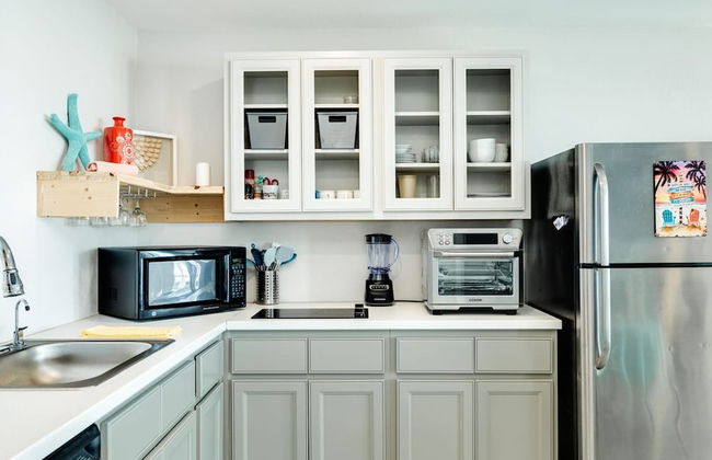 Seaside and Breezy Condo at the Victorian - Foto 16