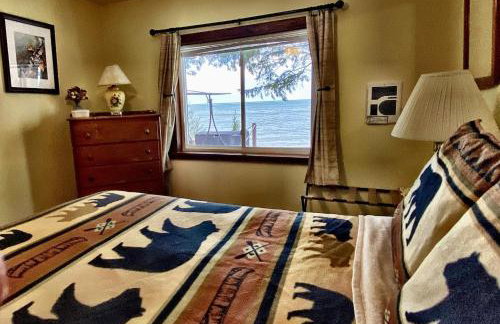 Lakefront Pine Cottage Hot Tub & Fire Pit - Foto 14