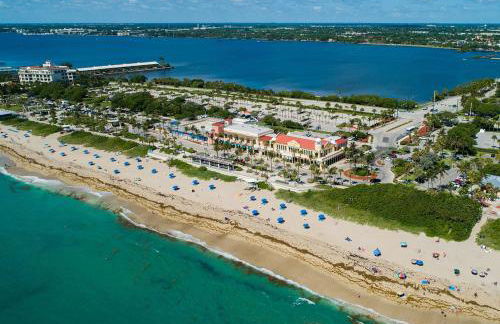 M Lake Worth Beach - Modern Villas Near West Palm Beach, Chic Retro Vibes, King Bed, Cozy Backyard, BBQ, Workspace, High-Speed Internet, Free Parking, 5 Minutes to Downtown & Beach - Foto 31