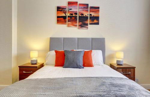 5 bedrooms, sleeps up to 16, secure parking space & comfort - Foto 46