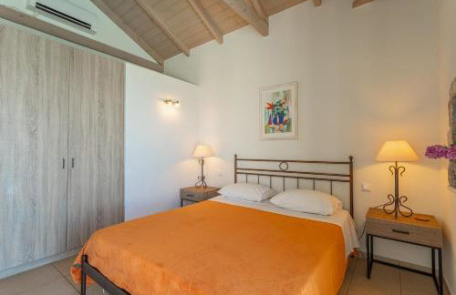 IRIS, Luxury Stone Villa in Stoupa with Private Infinity Pool, BBQ and Amazing Sea View - Foto 19