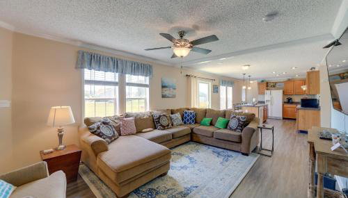 Family Home and Fire Pit and Deck, 11 Miles to Beach! - Foto 2