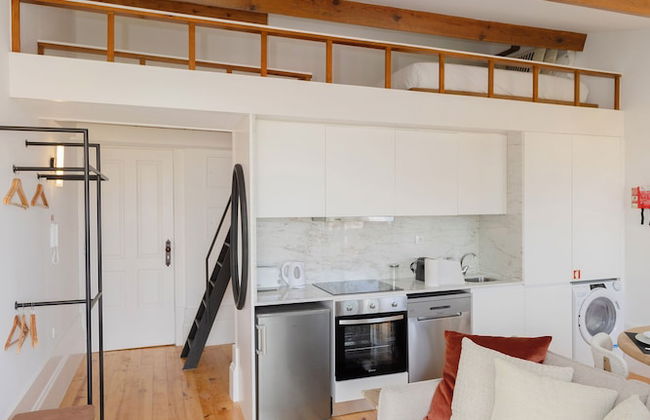 Liiiving - Mezzanine Delight Balcony - Photo 9