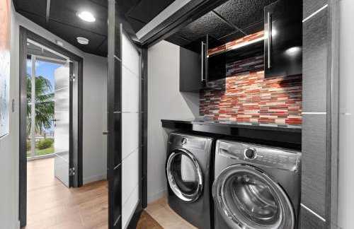 The Glass Mansion w/Optional Boat Rental - Foto 16