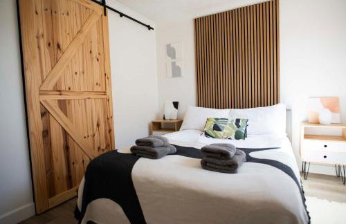 Dorset Stylish Apartment - Photo 3