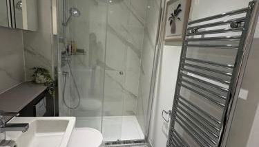 2 Bed Luxury Property with Balcony King Cross - Foto 4