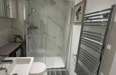 2 Bed Luxury Property with Balcony King Cross - Foto 4