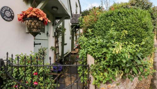 Castle View - Photo 2