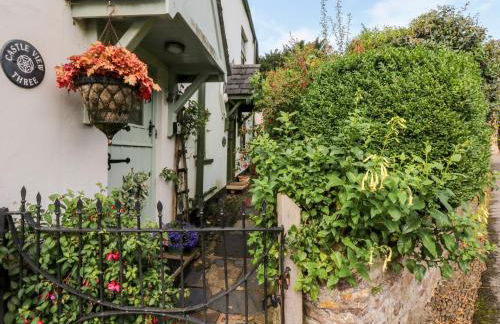 Castle View - Photo 2