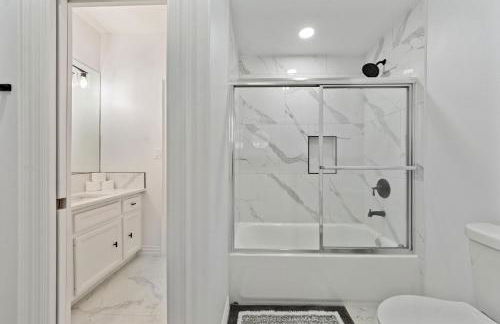 Luxury Mansion in The Woodlands TX with Heated Pool, Spa, BBQ & Basketball Court - Foto 13