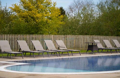 NEW Squirrels Leap Lake Views with Spa Access - Foto 25