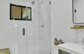 Lakefront Villa with Heated Pool Kayaks and Outdoor Fun - Foto 18