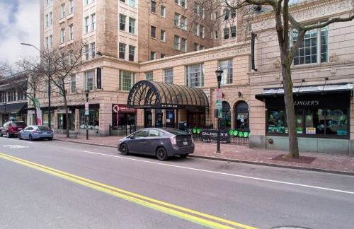 East 225 I Modern Studio in Downtown Rochester - Foto 41