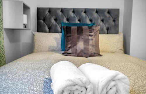 3 Bedrooms Homely House in Motherwell Sleeps 8 comfortably with 6 double beds Near Glasgow Edinburgh Free Private Parking Business Travellers Contractors Holiday Goers Near all Major transport links - Foto 20