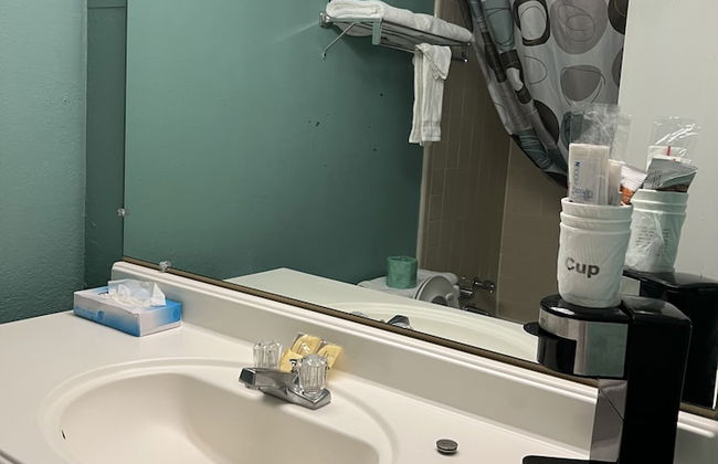 Ambassador Inn And Suites - Photo 38