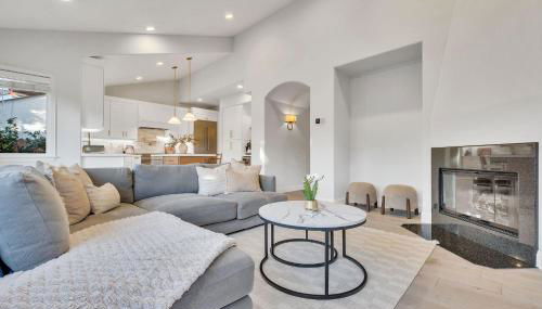 Luxury Retreat with Private Yard close to Beaches and FIFA Sleeps 10 - Foto 4