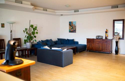 Große & voll ausgestattete Apartments, Studios, Doppelzimmer, Workspace, Parkplatz, Netflix, Prime & schnelles Wifi in ruhiger Lage mit Garten - Foto 55