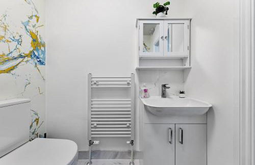 Spacious 3 beds home Close to Southampton GENERAL HOSPITAL - sleep 9 - Free Parking - Pool table - 2 Large TVs - Foto 58