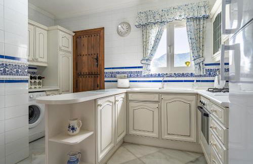 Villa with private swimming pool - Photo 10