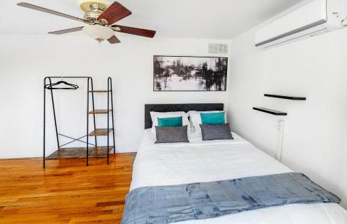 Modern 3BR Townhouse with Private Rooftop & Parking Minutes to NYC - Foto 31