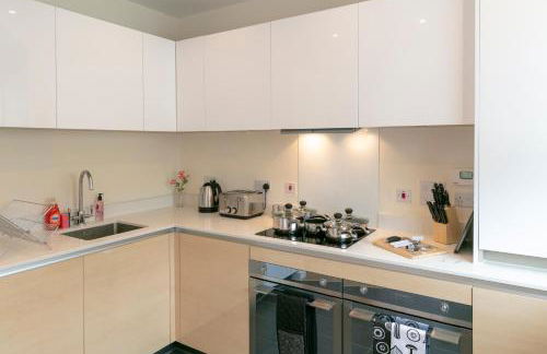 Modern & Exquisite Trumpington Townhouse with Parking & 5 mins to Papworth hospital - Foto 20