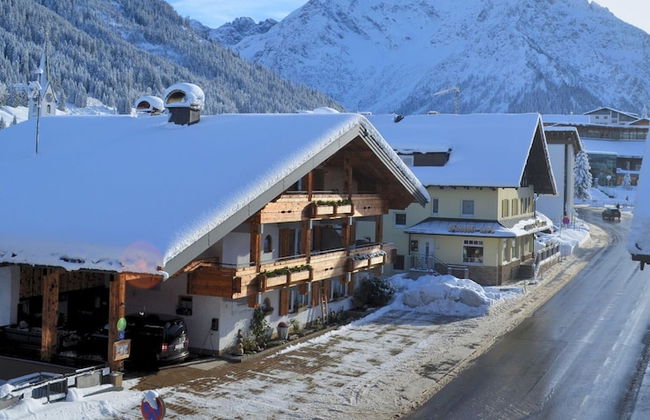 ALP-CHALET Ferienwohnungen Kleinwalsertal - Foto 1