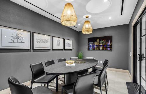 Modern Downtown Condo with Pool Gym BBQ Game Room CoWorking Spaces - Foto 49