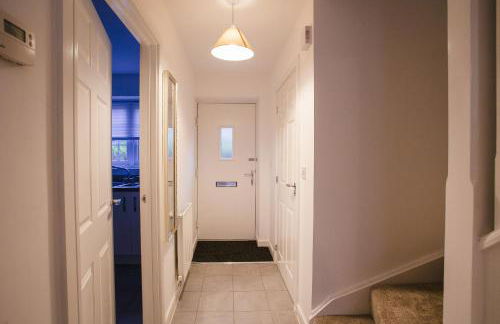 Cosy 2-bed home - For Company contractor and Leisure stays - NEC, Airport, HS2, Contractors, Resort World - Foto 35