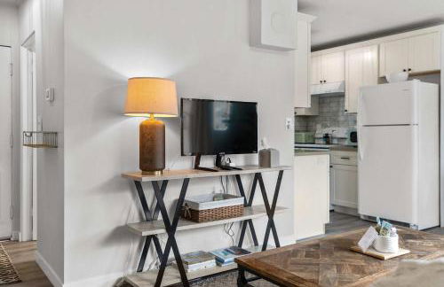 Downtown location Near the Beach Dog Friendly - Photo 47