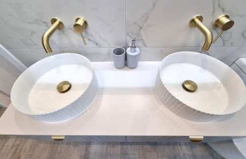 Brand New, Stunning Beachside House - Foto 37