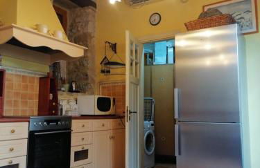 Large Stone Villa with garden. - Foto 15