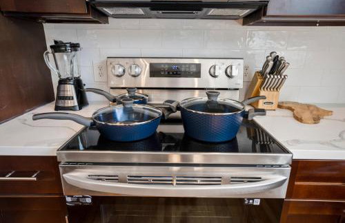 Spacious 3 Bed House near MD Anderson with Free Parking & Wi-Fi - Photo 20