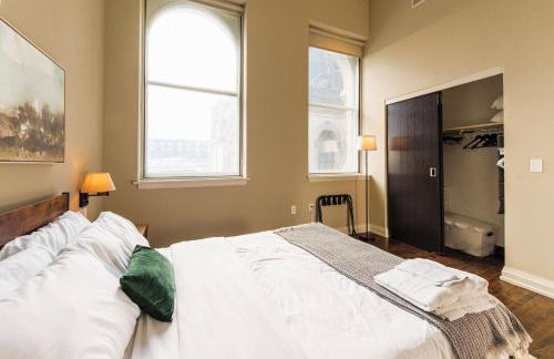 Downtown Luxe 2BR Loft Apt - Sleeps 6-7 - Walkable - Foto 14