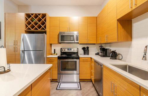 Stylish 1BR Uptown Apartment - Photo 23