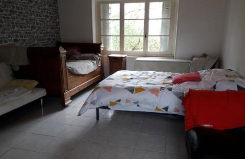 Maison plain pied, 2 chambres, longère typique , fraiche, dans bourg avec tous commerces - Foto 3