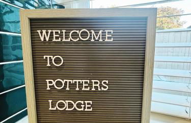 Potters Lodge - private parking & self check in - Foto 13